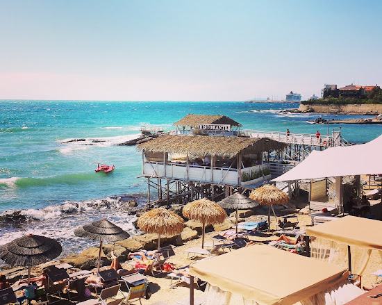Grotta Aurelia beach