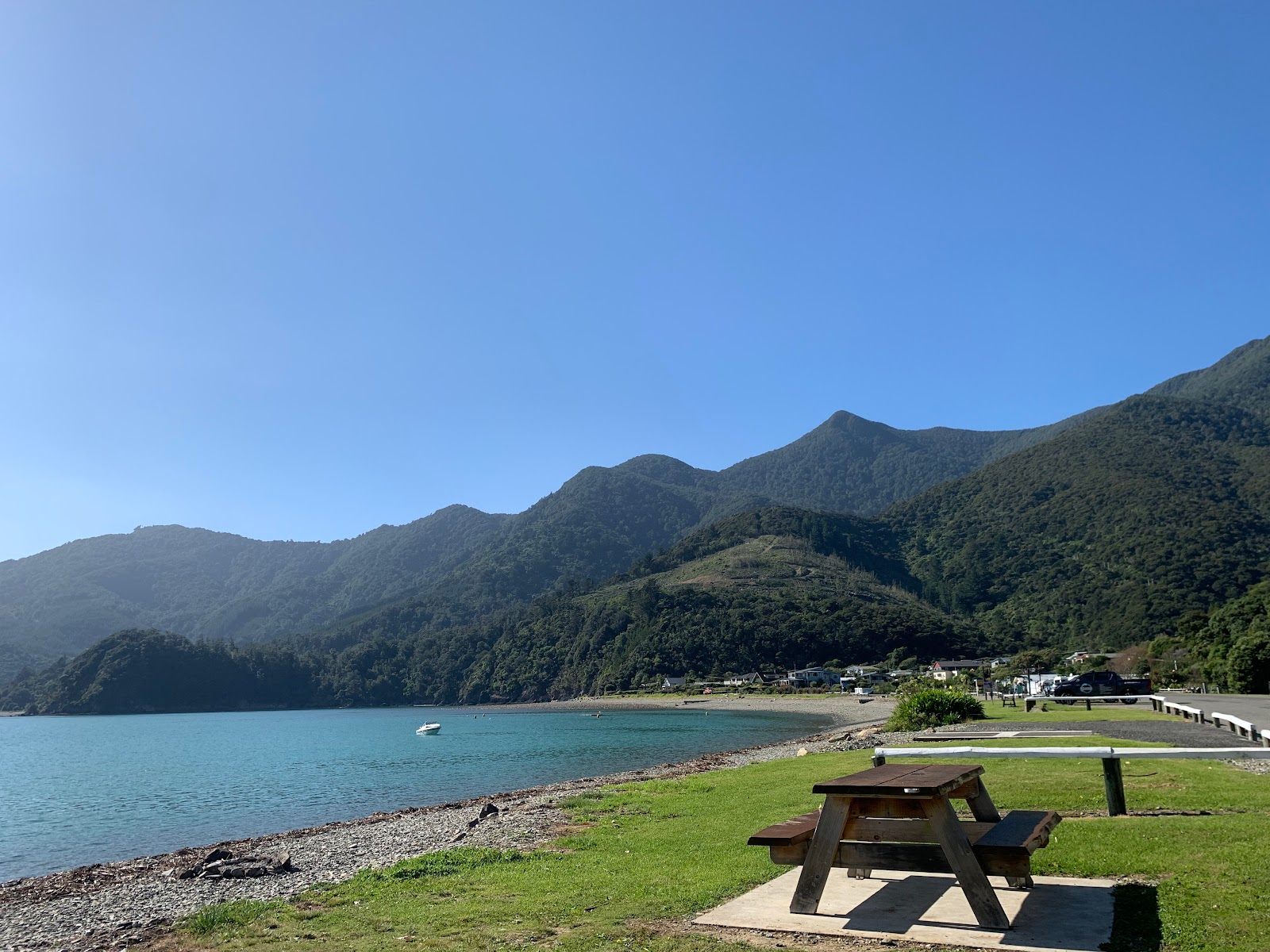 Okiwi Bay Beach photo #9