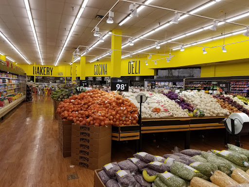 Grocery Store «Fresco y Más», reviews and photos, 3701 NW 7th St, Miami, FL 33126, USA