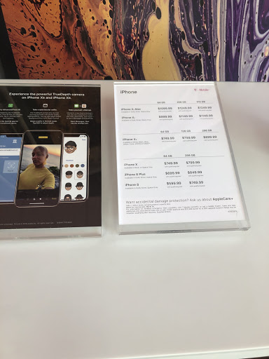 Cell Phone Store «T-Mobile», reviews and photos, 2685 Mannheim Rd, Des Plaines, IL 60018, USA