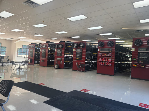 Tire Shop «Les Schwab Tire Center», reviews and photos, 11038 WA-525 #8, Clinton, WA 98236, USA