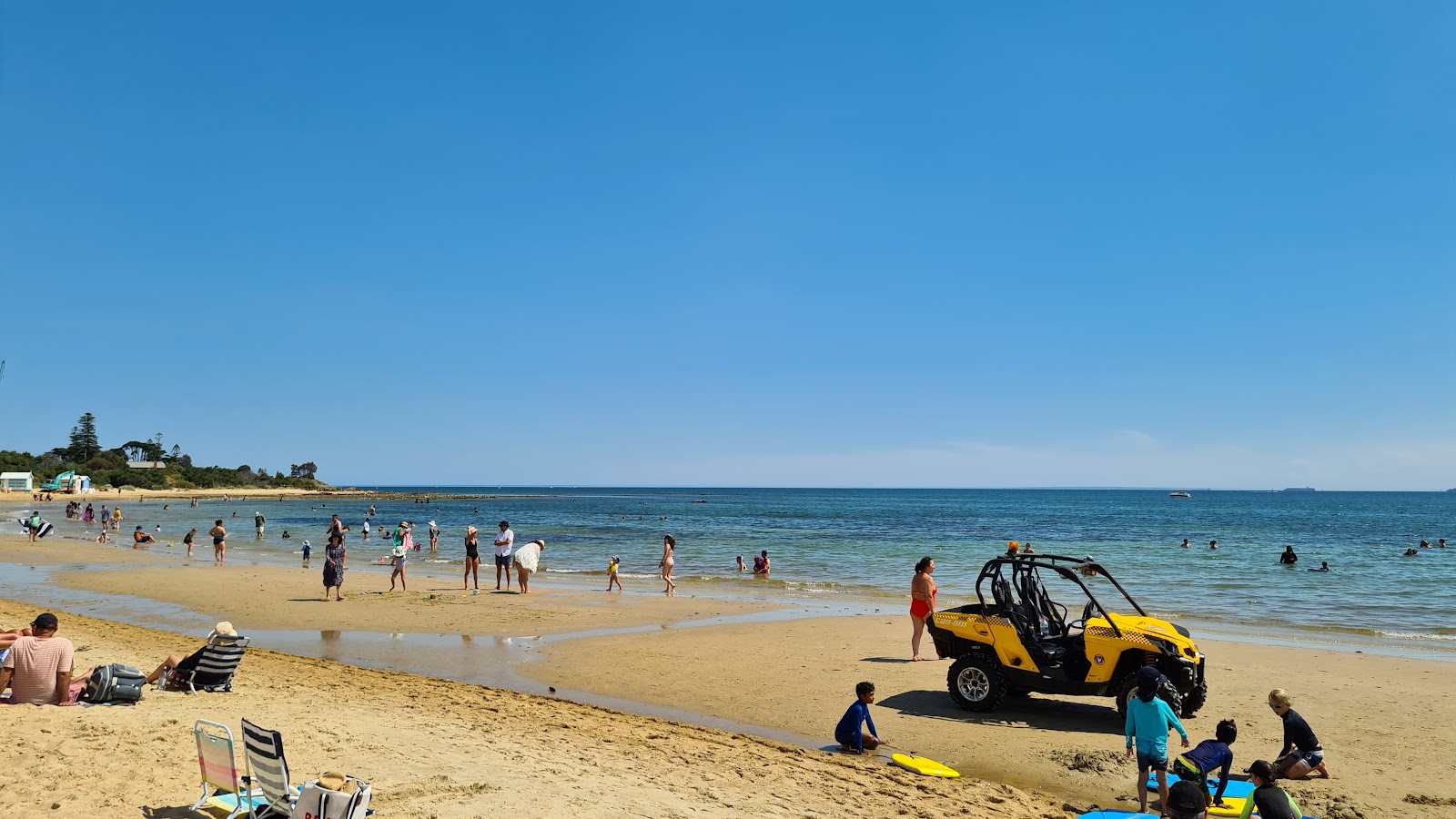 Brighton Beach的照片 带有明亮的沙子表面