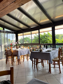 Atmosphère du Restaurant français Ferme Auberge Aux Delice's de la Serpt à Frayssinet-le-Gélat - n°2