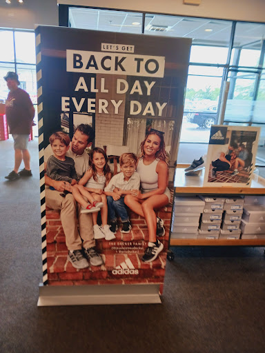 Shoe Store «DSW Designer Shoe Warehouse», reviews and photos, 6971 Grand Ave, Gurnee, IL 60031, USA