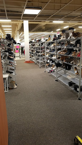 Clothing Store «Burlington Coat Factory», reviews and photos, 6875 Southland Dr, Middleburg Heights, OH 44130, USA