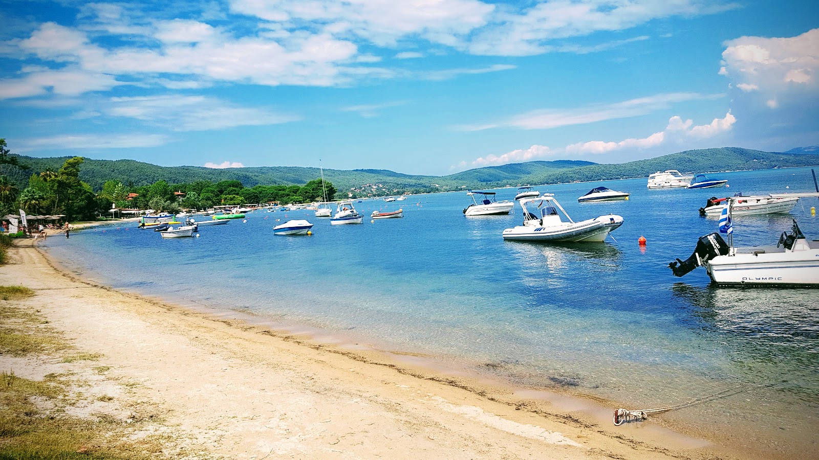 Photo de Plage de Vergos avec petite baie