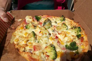 Alfredo Pizza Service image