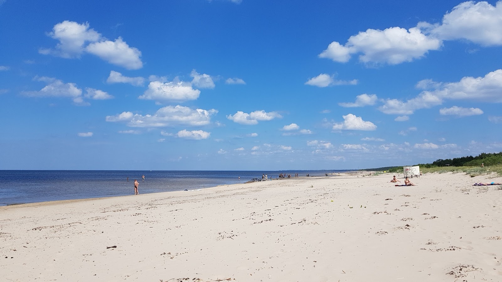 Foto von Lielupes pludmale mit heller sand Oberfläche