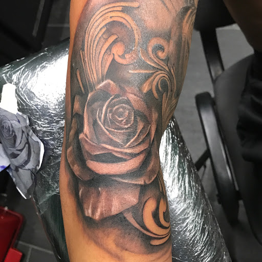 Tattoo Shop «Bad Habits Tattoo Studio», reviews and photos, 1502 Callaghan Rd, San Antonio, TX 78228, USA