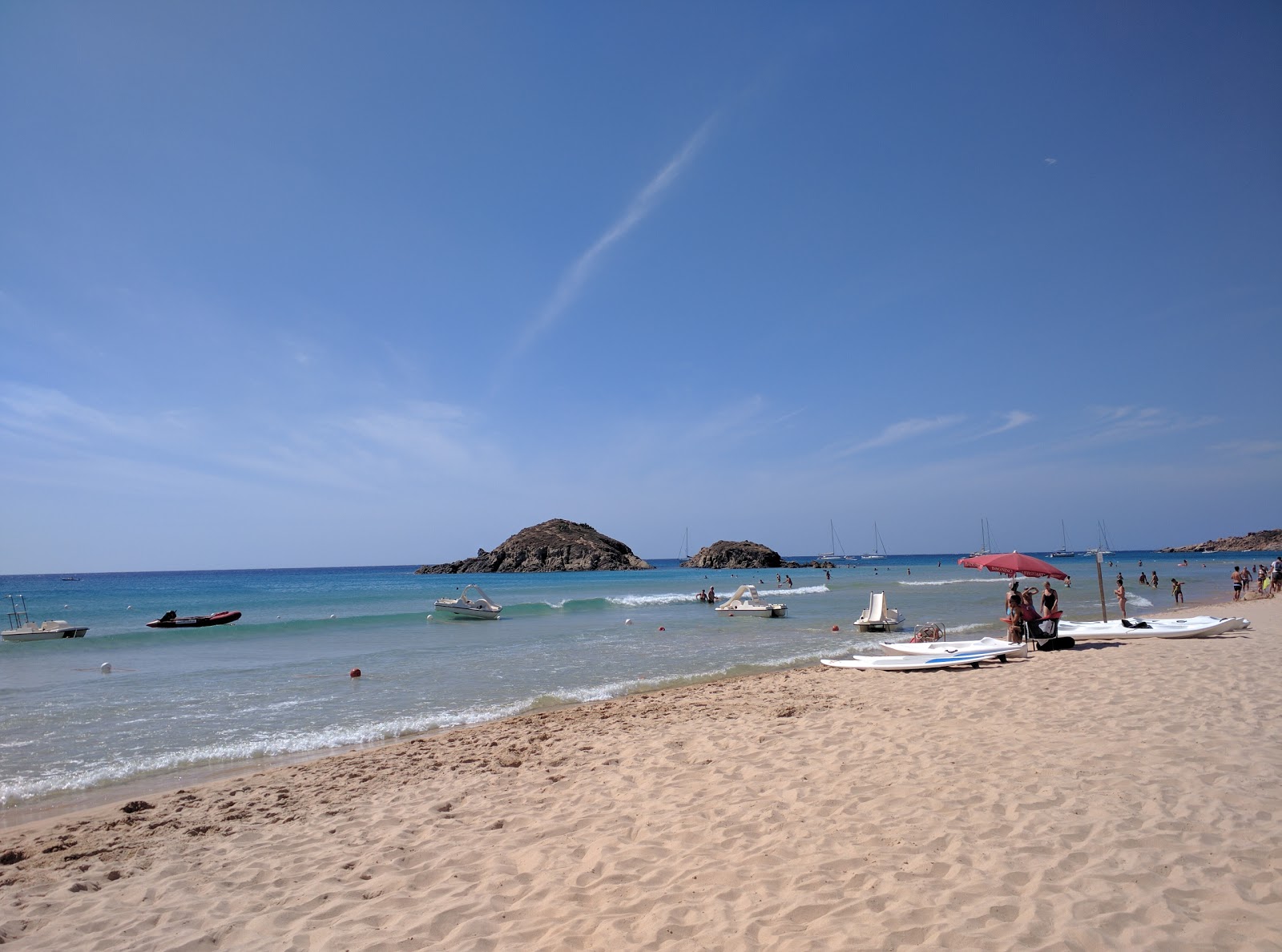 Photo de Plage de Su Giudeu avec rivage droit, long