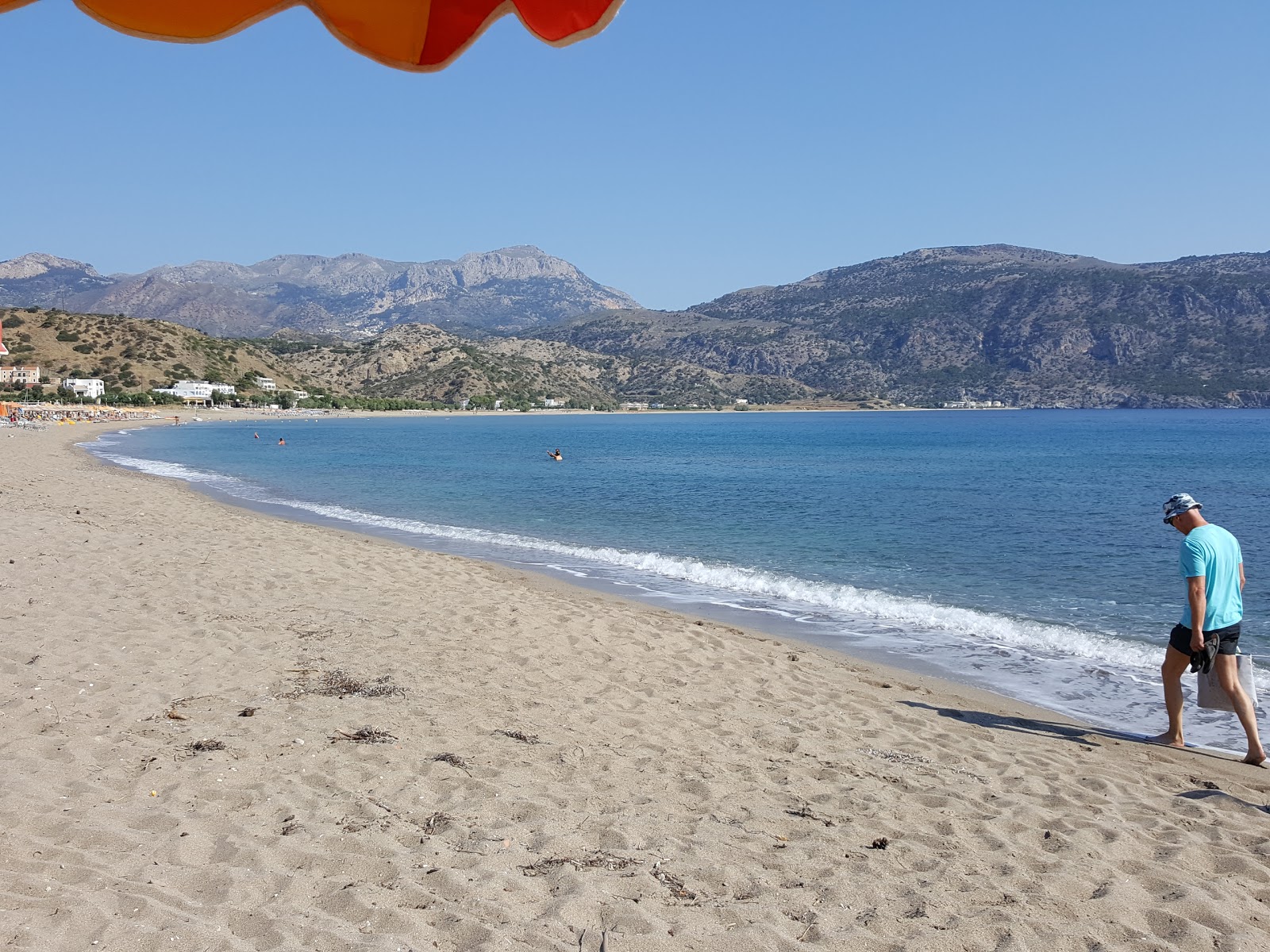 Foto av Paralia Vatha med hög nivå av renlighet