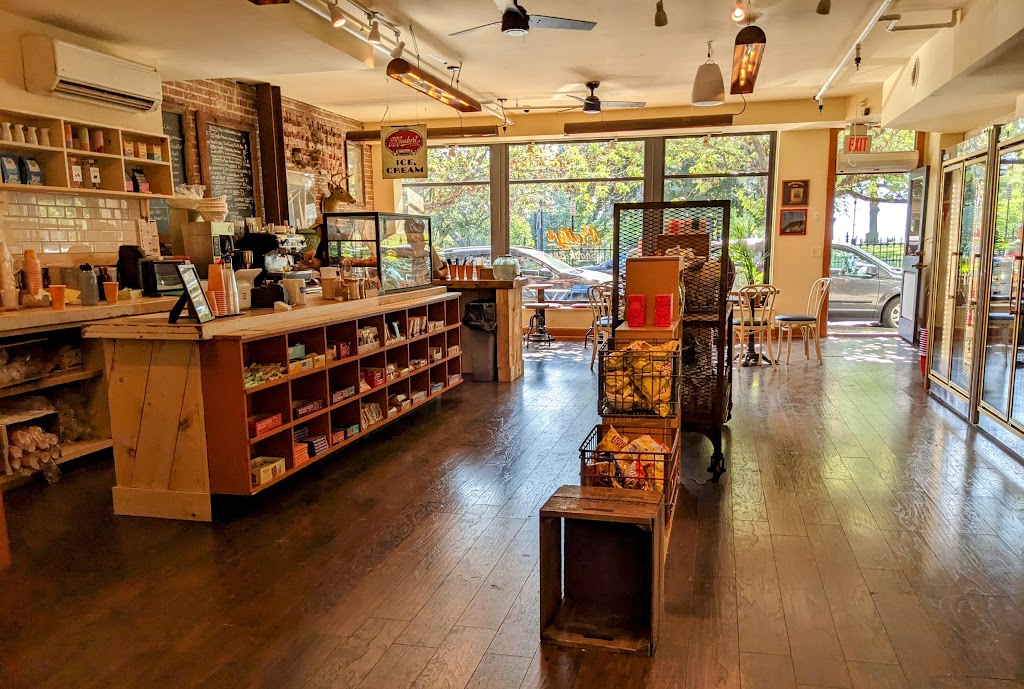 Betty's Snack Bar 12550