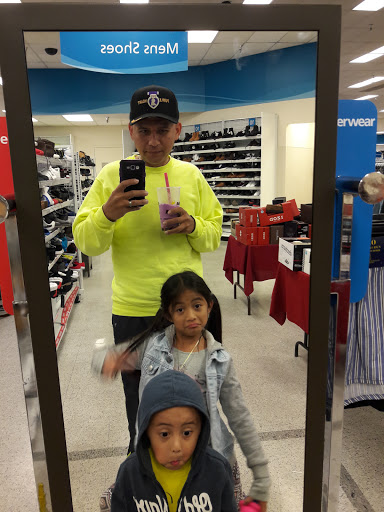 Clothing Store «Ross Dress for Less», reviews and photos, 26558 Bouquet Canyon Rd, Saugus, CA 91350, USA