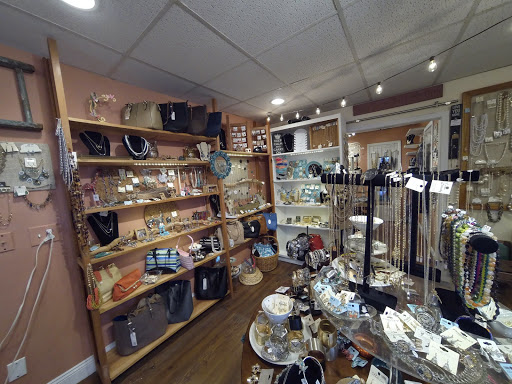 Jewelry Store «Knock Knock Boutique», reviews and photos, 110 W Chocolate Ave, Hershey, PA 17033, USA