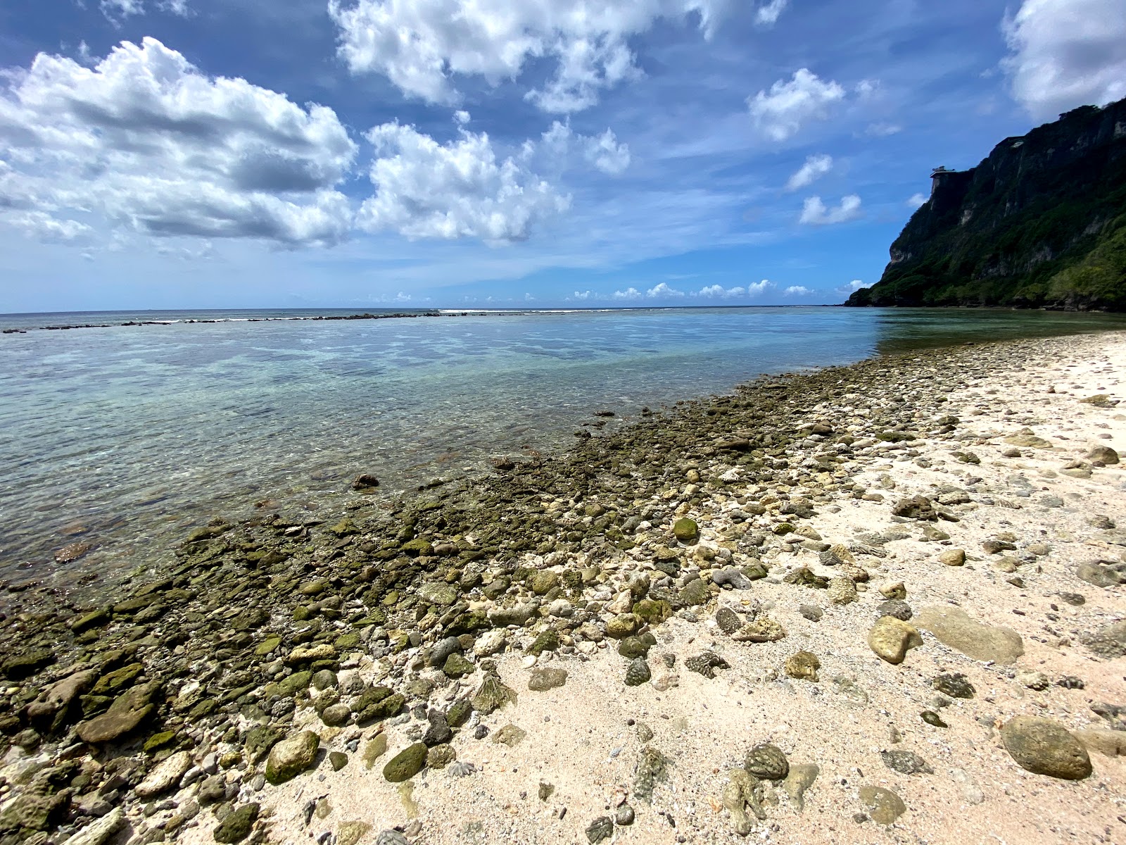 FaiFai Beach的照片 带有碧绿色纯水表面