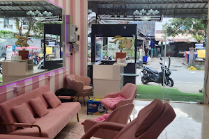 phuket’s secrets : Salon de beauté, onglerie et coiffure. image