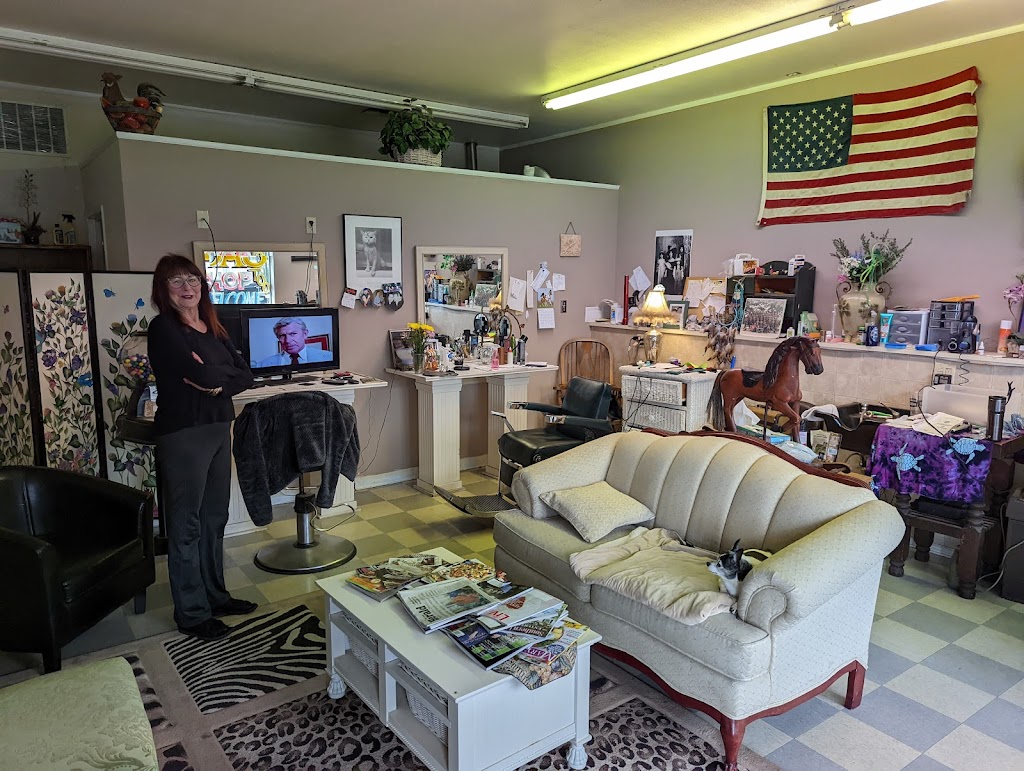 Wanda's Too Barber Shop 98296