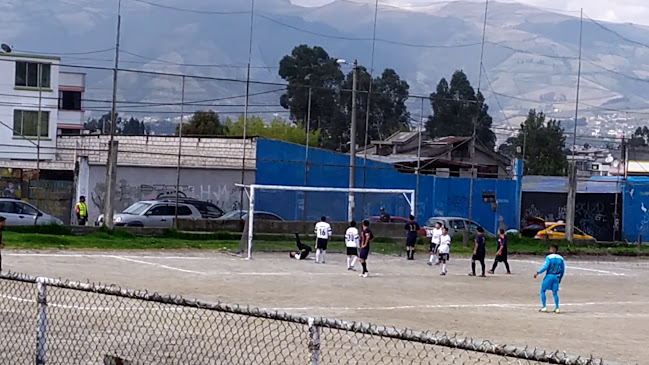 Opiniones de Liga Barrial San Bartolo en Quito - Campo de fútbol