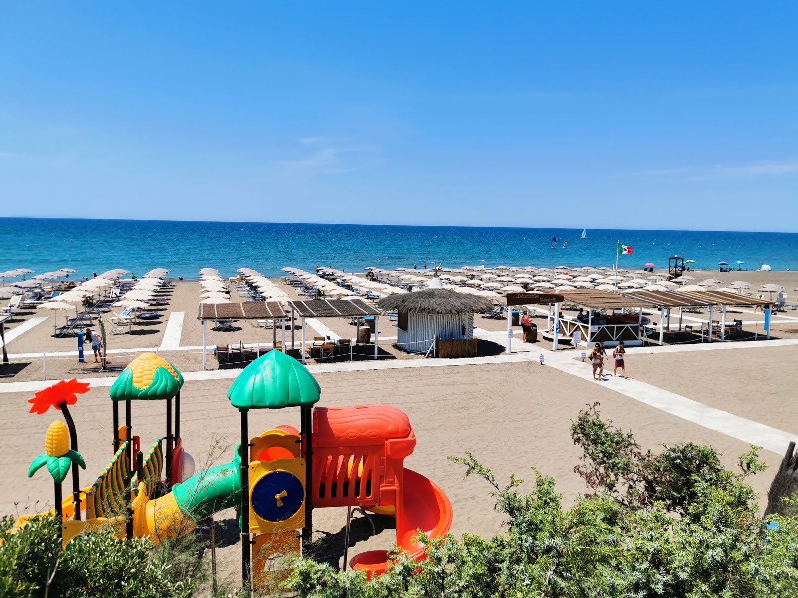 Foto van Etruria beach met blauw water oppervlakte