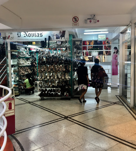 Novia stores Lima
