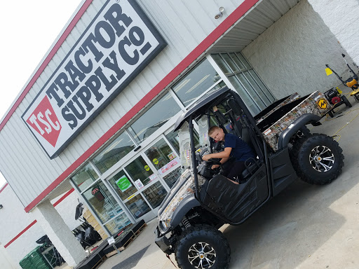 Home Improvement Store «Tractor Supply Co.», reviews and photos, 2003 Priest Dr, La Grange, KY 40031, USA