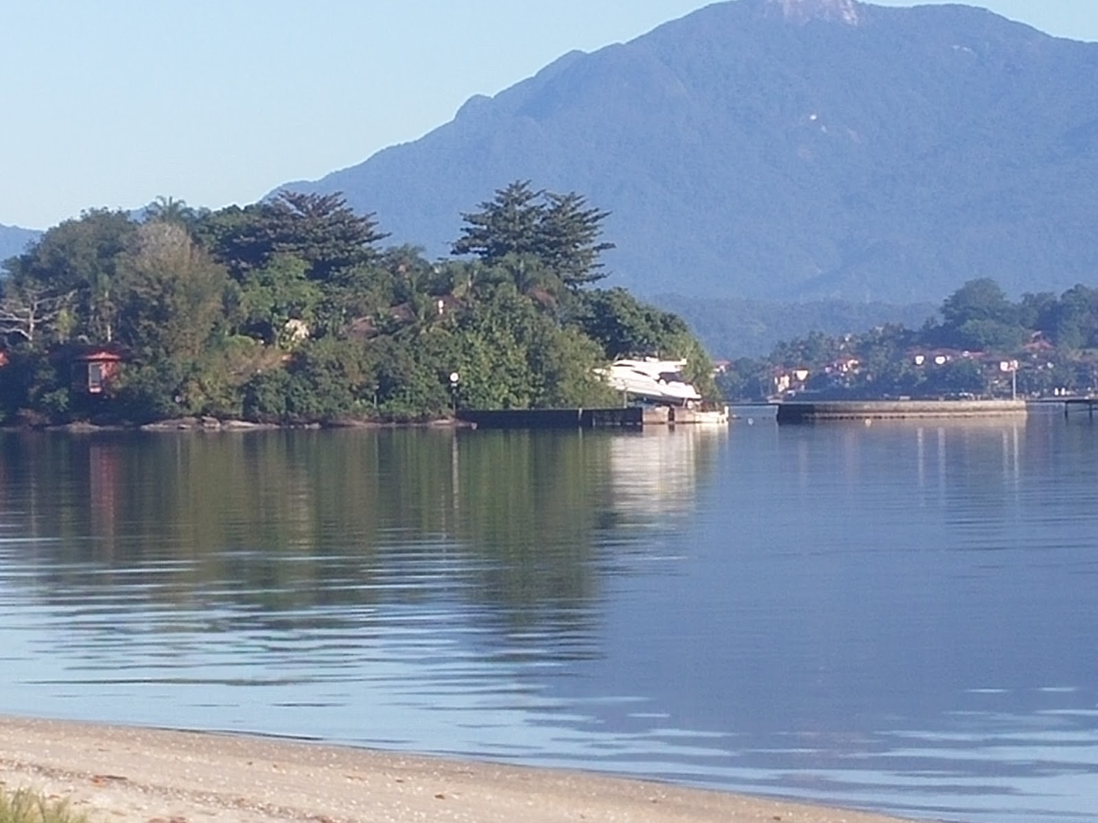 Fotografija Moleque plaža z visok stopnjo čistoče