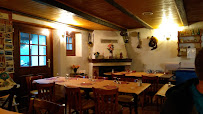 Atmosphère du Restaurant français Restaurant Au Petit Savoyard à Lullin - n°3