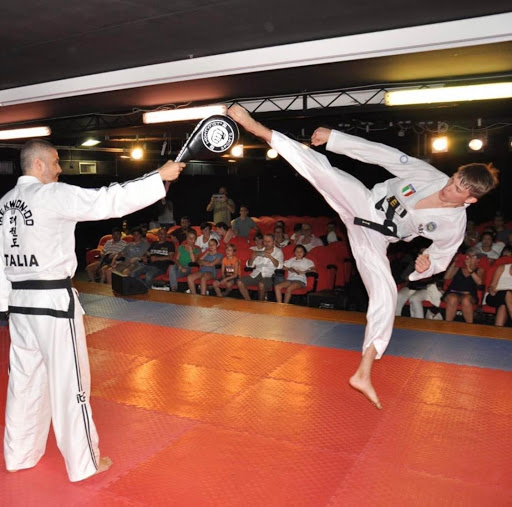 Extreme Fighters Roma/Marconi - Team Master Minotti- Taekwon-Do/Kickboxing/Difesa Personale