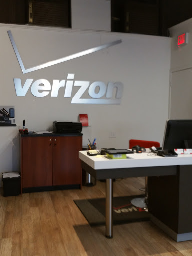 Cell Phone Store «Verizon Lexington», reviews and photos, 1792 Massachusetts Ave, Lexington, MA 02420, USA