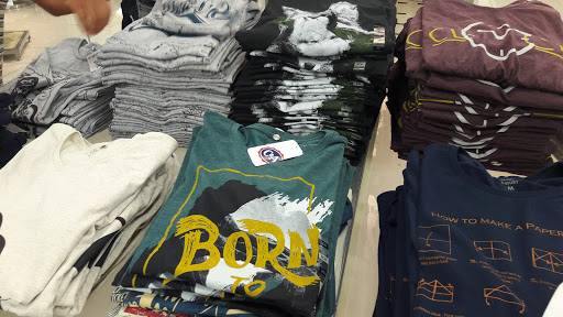 Stores to buy men's sweatshirts Cancun