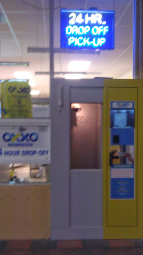 Dry Cleaner «Oxxo Care Cleaners Miami Lakes», reviews and photos, 18600 NW 87th Ave #127, Hialeah, FL 33015, USA