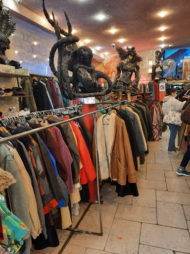 Second hand clothing stores Paris