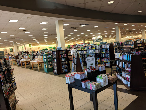 Book Store «Barnes & Noble Booksellers South Corona», reviews and photos, 2470 Tuscany St #101, Corona, CA 92881, USA