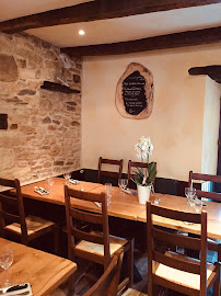 Atmosphère du Restaurant français Auberge Du Lac à Castelnau-de-Mandailles - n°10