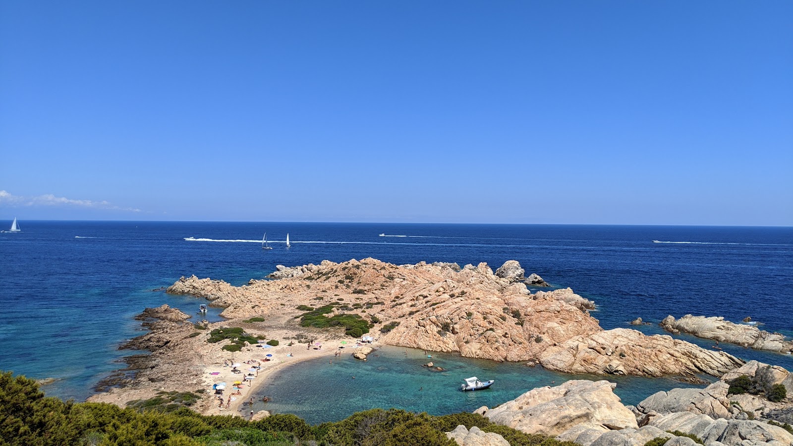 Foto von Punta Crucitta beach - beliebter Ort unter Entspannungskennern