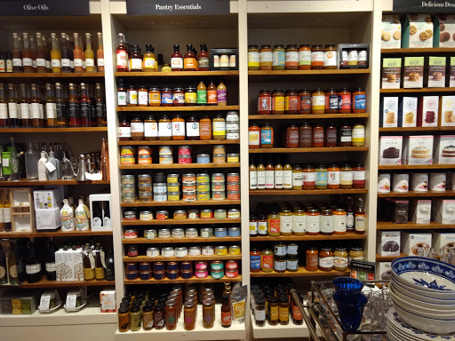 Kitchen Supply Store «Williams-Sonoma», reviews and photos, 2030 Bond St #180, Charlottesville, VA 22901, USA