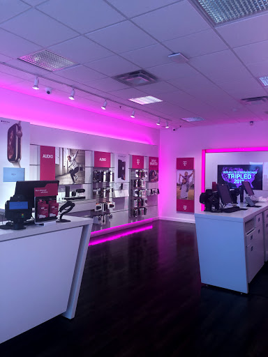 Cell Phone Store «T-Mobile», reviews and photos, 14413 W Colfax Ave C, Lakewood, CO 80401, USA