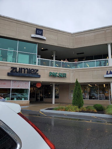 Gap Outlet, 1000 PA-611, Tannersville, PA 18372, USA, 