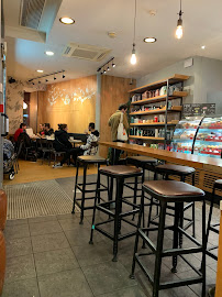 Atmosphère du Restaurant servant le petit-déjeuner Starbucks à Paris - n°6