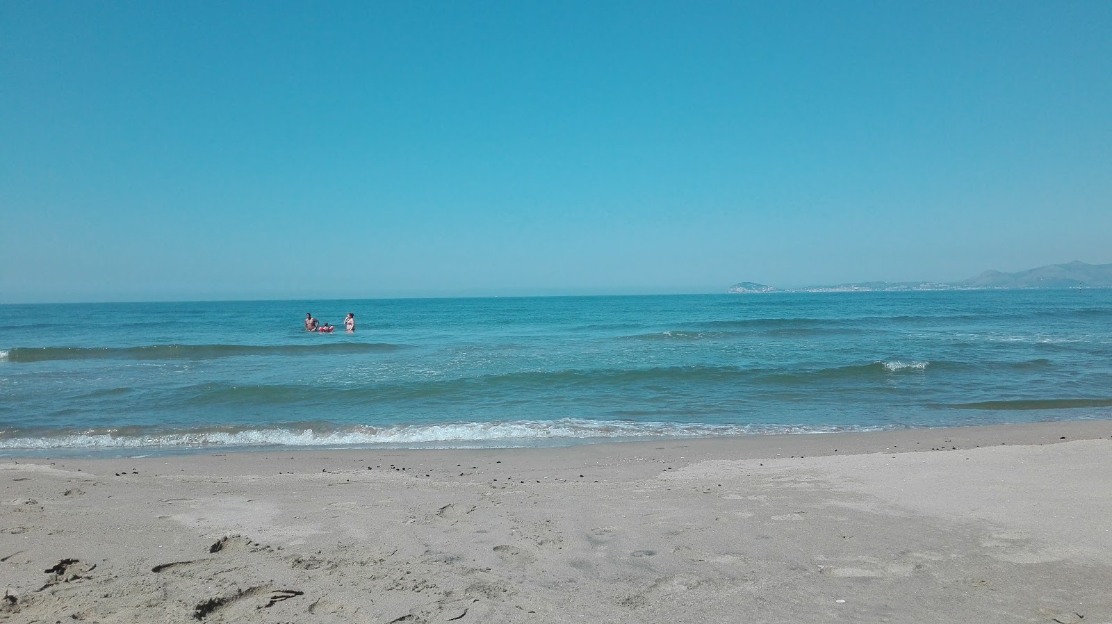Marina di Minturno beach'in fotoğrafı - rahatlamayı sevenler arasında popüler bir yer