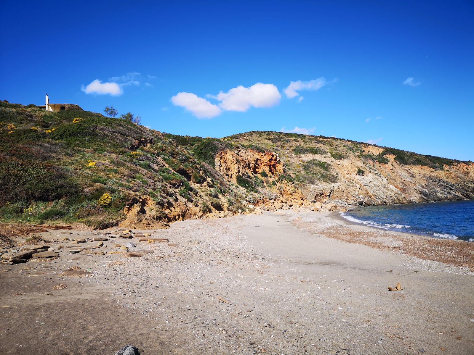 Virgin beach'in fotoğrafı küçük koy ile birlikte