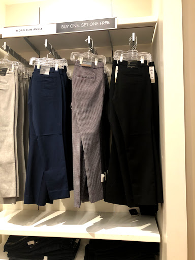 Clothing Store «Banana Republic Factory Store», reviews and photos, 407 N Alafaya Trail, Orlando, FL 32828, USA
