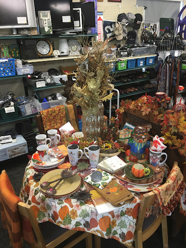 Thrift Store «Grannies Attic», reviews and photos, 1327 E Main, Puyallup, WA 98372, USA