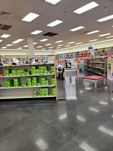 Shoe Store «Famous Footwear», reviews and photos, 2761 Paper Mill Rd, Reading, PA 19610, USA