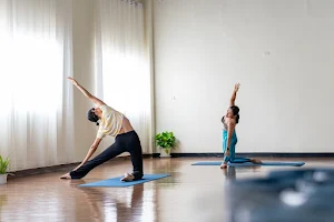 Parampara Yoga and Wellness Studio ปรัมปรา สตูดิโอเพื่อโยคะและสุขภาพ image