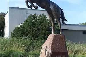 Horse sculpture image