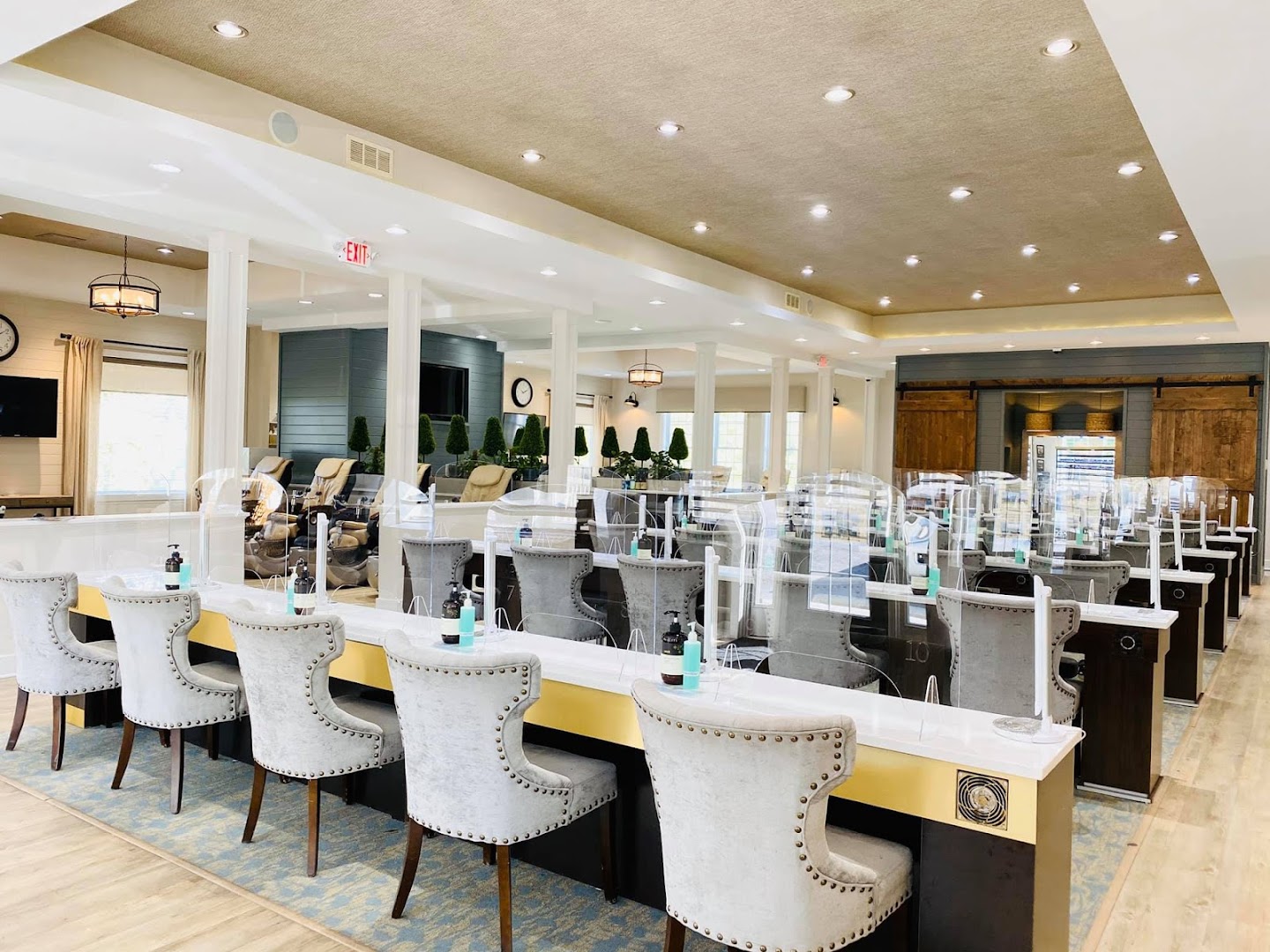 Deluxe Nail Salon and Spa