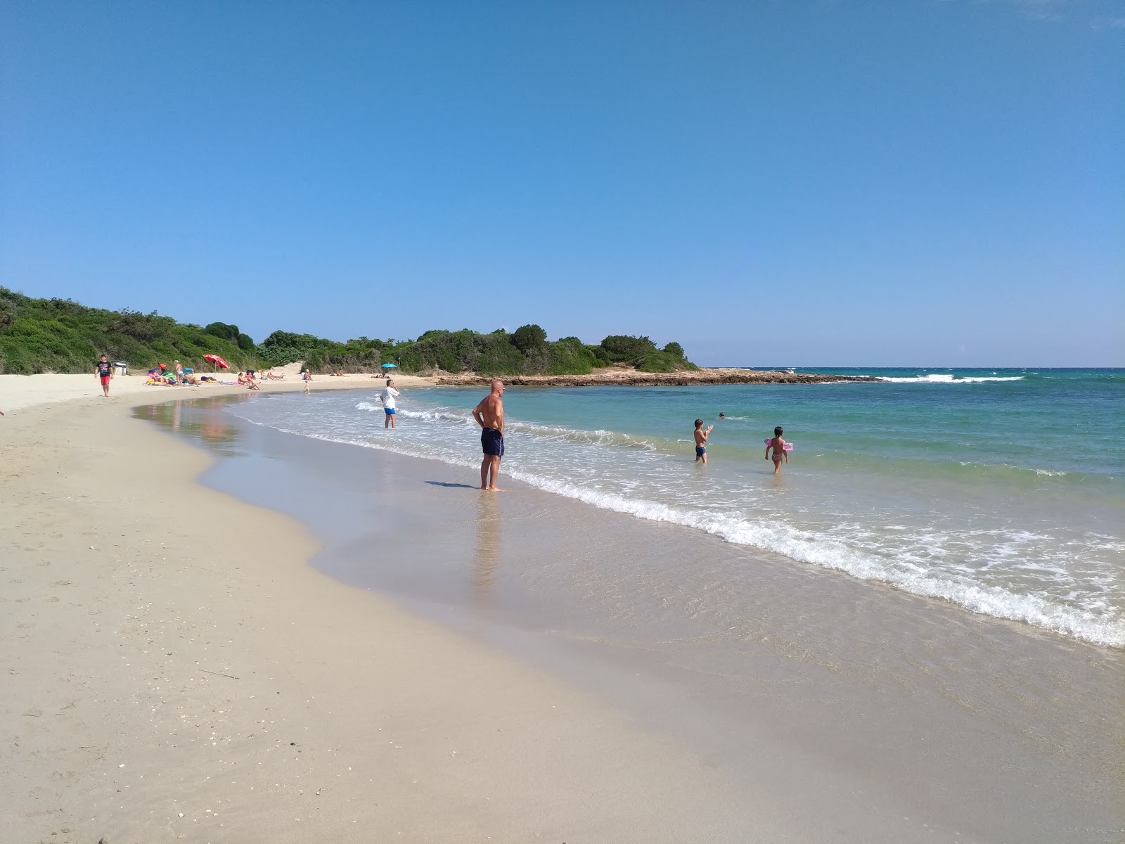 Fotografija Spiaggia di Rosa Marina z modra čista voda površino