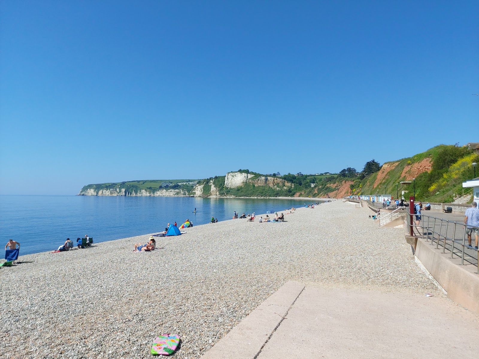 Fotografie cu Plaja Seaton cu o suprafață de pietricele beige