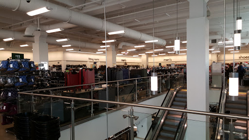 Department Store «Nordstrom Rack Lincoln Park», reviews and photos, 1551 N Sheffield Ave, Chicago, IL 60642, USA